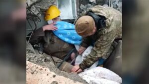 Depremzedelerin yardımına koşan Kahraman Üsteğmen yaşadıklarını TRT Haber’e anlattı