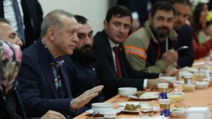 Cumhurbaşkanı Erdoğan depremzedelerle buluştu