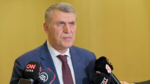 Ekşi’den İmamaoğlu’na eleştiri: 5 yılda 100 bin konut sözü vermişlerdi 1354 konut yapıldı