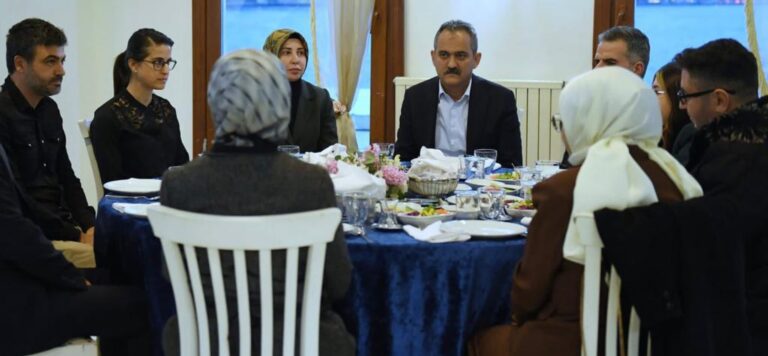 Bakan Özer: Öğretmenlerimiz, deprem sonrası sürecin kahramanları oldu