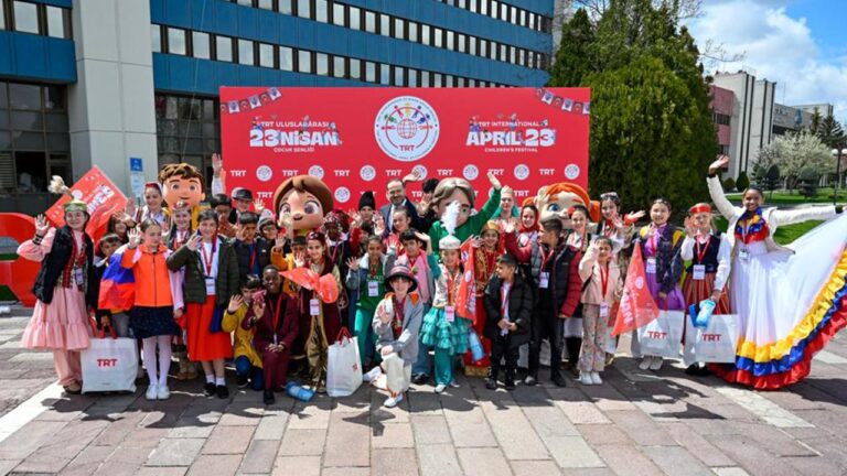 Dünya çocukları Anıtkabir ve TRT’yi ziyaret etti