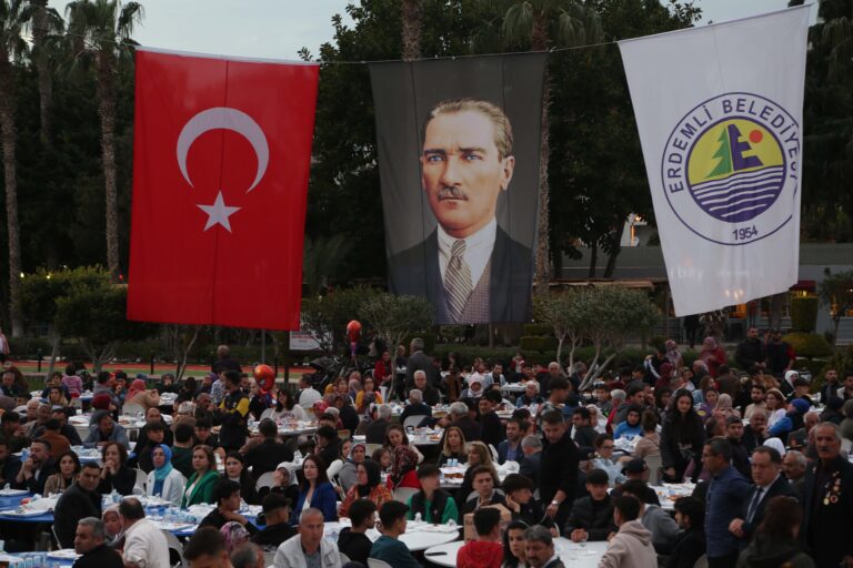 Mersin Erdemli Belediyesi ‘Ramazan Birlikte Güzel’ Bilinciyle Binlerce Gönülü İftar Sofrasında Buluşturuyor
