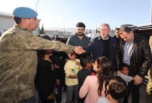 Millî Savunma Bakanı Akar ve Yunanistan Savunma Bakanı Panagiotopoulos’dan, Hatay’da Hastane ve Konteyner Kent Ziyareti