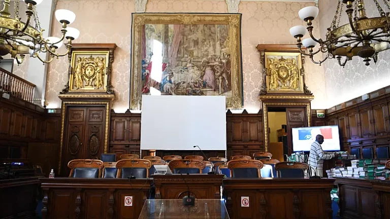 Fransa’da ‘haraç’ toplamakla suçlanan 11 PKK mensubuna 5 yıla kadar hapis cezası verildi