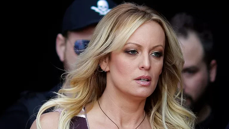 Porno yıldızı Stormy Daniels ile Trump arasında neler yaşandı? Trump neden suçlandı?
