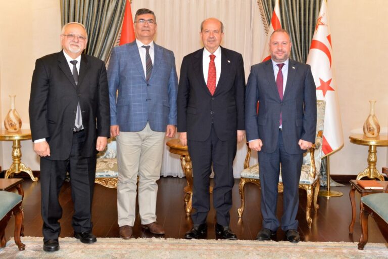 Cumhurbaşkanı Ersin Tatar, Britanyalı Kıbrıslı Türkler Derneği yönetimini kabul etti