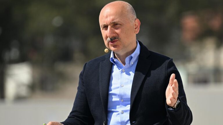 Bakan Karaismailoğlu: İstanbul-Sivas arası 6 saate indi