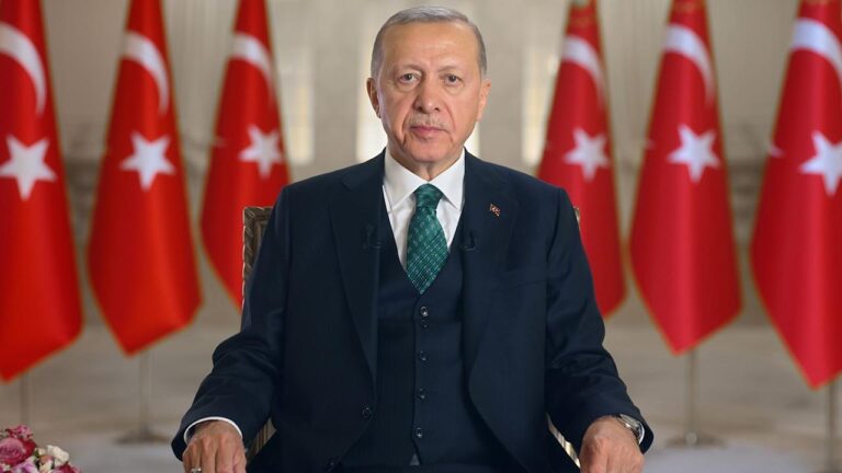 Cumhurbaşkanı Erdoğan duyurdu: Depremzede gençlere ek kontenjan
