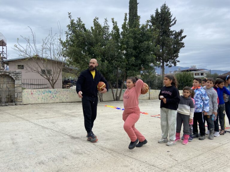 İstanbul Şile Belediyesi’nin Spor Akademisi Hatay’da depremzede çocukların yanında