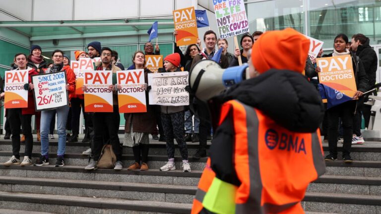 İngiltere’de “en yıkıcı” doktor grevi