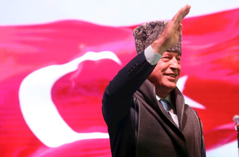 Millî Savunma Bakanı Hulusi Akar, “Suriye’nin Kuzeyinde son 10 gün içinde etkisiz hâle getirilen terörist sayısı 50’ye yaklaştı”