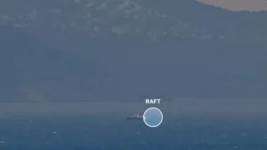 Yunanistan, aralarında çocukların da bulunduğu göçmenleri denizin ortasına bıraktı