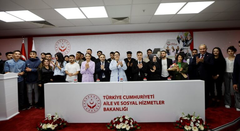 Bakanı Derya Yanık Devlet Korumasında Yetişen Gençlerin Kamu Kurumlarına Atanması Töreni’ne Katıldı