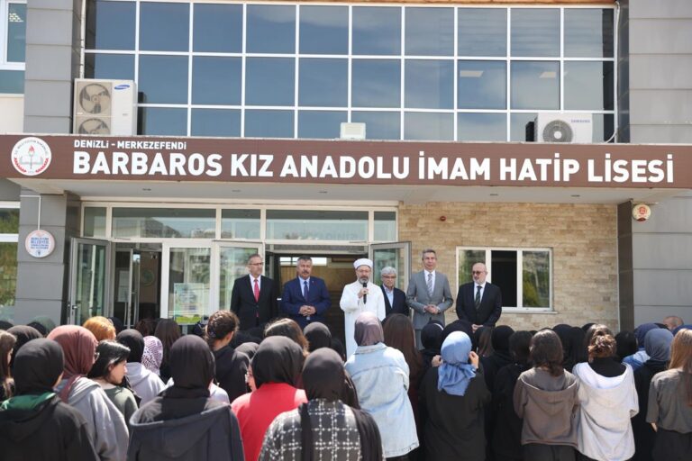 Prof. Dr. Ali Erbaş, “İmam hatiplerin amacı milletini, vatanını, devletini, ezanını, bayrağını seven nesiller yetiştirmek”