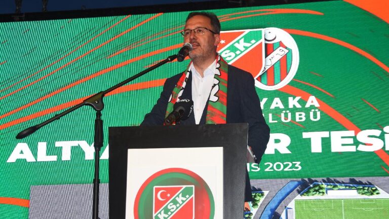 Bakan Kasapoğlu’ndan Karşıyaka’ya tesis müjdesi