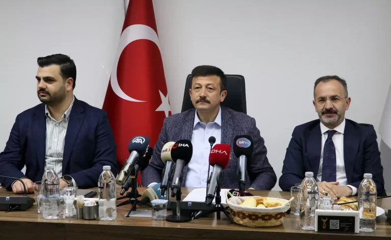 “İzmir, her açıdan ülkemizin yükselen bir değeri ve Türkiye Yüzyılı’nın ışıldayan bir yıldızı olmayı hak etmektedir”