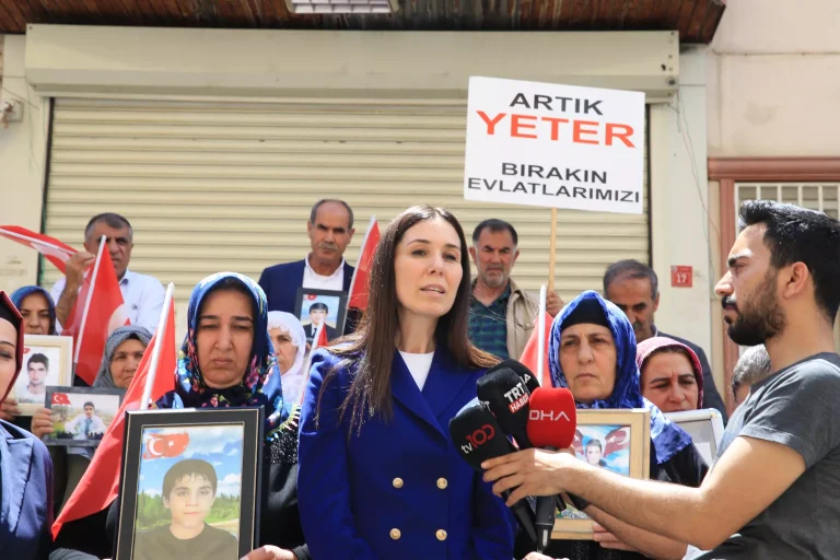 AK Parti Genel Başkan Yardımcısı Karaaslan, Diyarbakır annelerini ziyaret etti