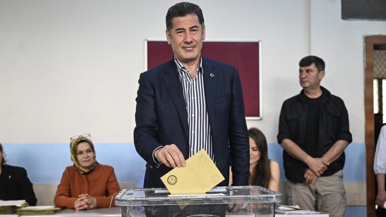 Sinan Oğan Ankara’da oyunu kullandı