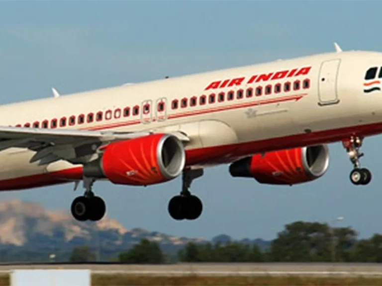 Rusya’ya acil iniş yapan San Francisco uçağındaki yolcular için yeni uçak gönderildi