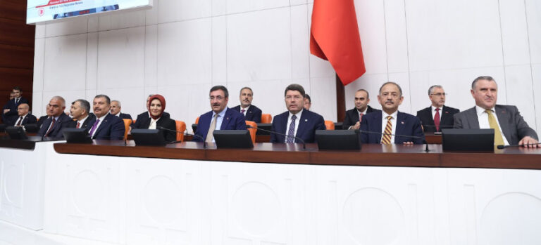 TBMM Genel Kurulunda yemin etmeyen milletvekilleri yemin etti.