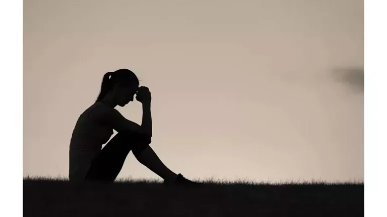 İngiltere: Genç kızlarda yeme bozukluğu ve kendine zarar verme vakaları artışta