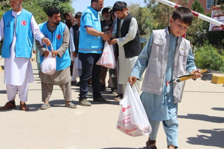 Türkiye Diyanet Vakfından Afganistan’da 25 bin aileye kurban eti yardımı yapıldı