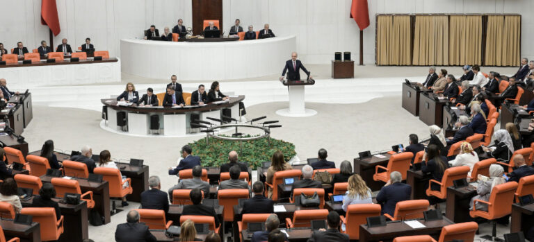 Meclis Başkanlığına seçilen AK Parti İstanbul Milletvekili Kurtulmuş, teşekkür konuşması yaptı