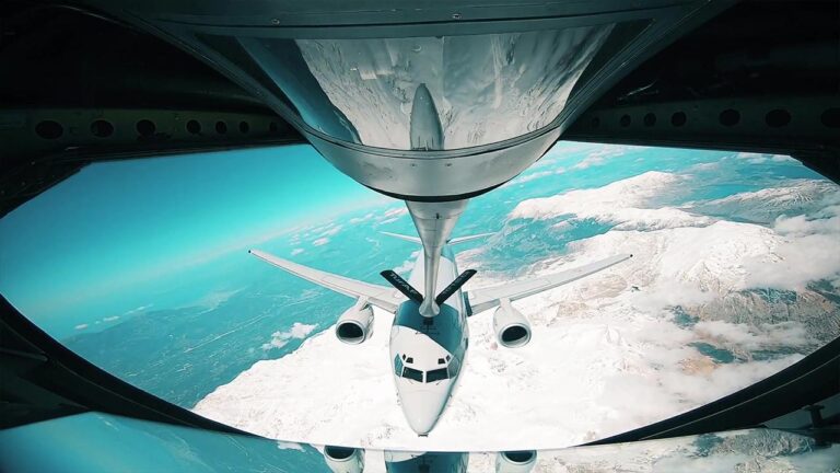 Türk pilotları dünyanın en tehlikeli görevlerinden ‘ikmali’ anlattı