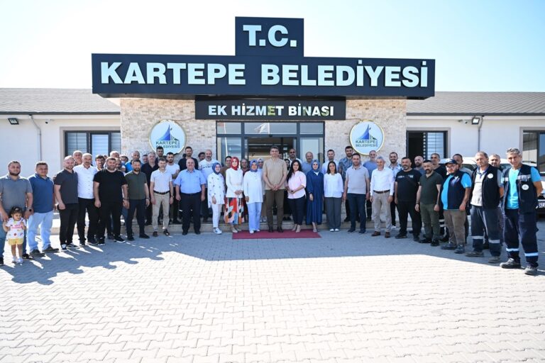 Kocaeli Kartepe Belediye Başkanı ekibiyle bayramlaştı
