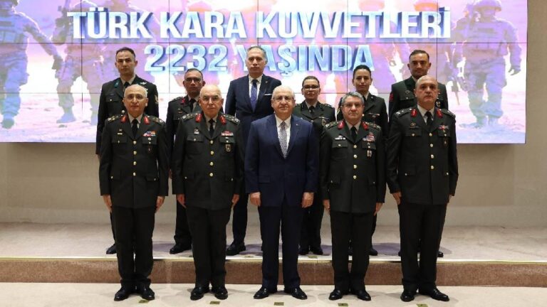 Kara Kuvvetleri Komutanı Avsever’den Bakan Güler’e ziyaret
