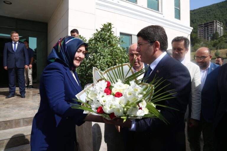 Adalet Bakanı Tunç: Ceza ve Tevkifevleri Genel Müdürlüğü Arama ve Kurtarma Ekibi (CEKUT) Kahramanmaraş’ta 41 vatandaşı enkazdan kurtardı