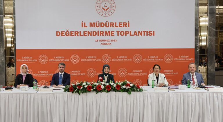 Aile ve Sosyal Hizmetler Bakanı Göktaş İl Müdürleriyle Bir Araya Geldi