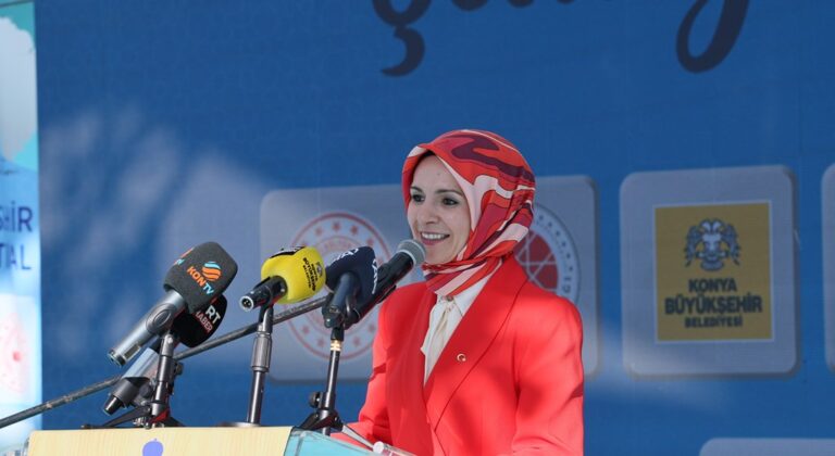 Bakan Mahinur Özdemir Göktaş, 64. Uluslararası Akşehir Nasreddin Hoca Şenlikleri’ne Katıldı