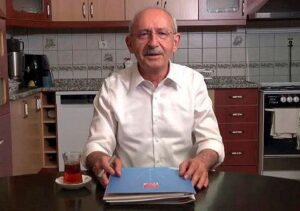 Mutfak şovundan milyonluk tatile! CHP lideri Kemal Kılıçdaroğlu seçim şokunu geceliği 316 bin liralık VIP villada silmeye çalıştı
