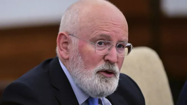 AB Komisyonu Başkan Yardımcısı Timmermans Hollanda’daki seçimler için görevinden ayrılacak