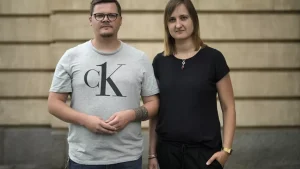 Almanya’da aşırı sağ ve ırkçı faaliyetlere karşı çıkan iki öğretmen okuldan ayrılmak zorunda kaldı