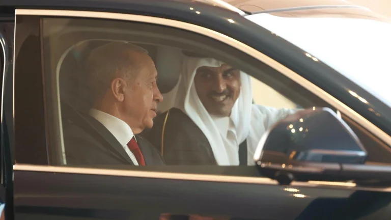 Cumhurbaşkanı Erdoğan, Katar Emiri Al Sani’ye Togg hediye etti