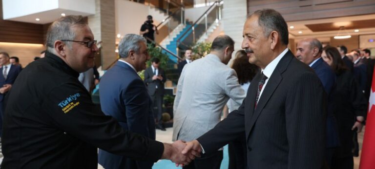 Bakanı Mehmet Özhaseki, 9 günlük Kurban Bayramı tatili dönüşü Bakanlık binasında düzenlenen bayramlaşma törenine katıldı