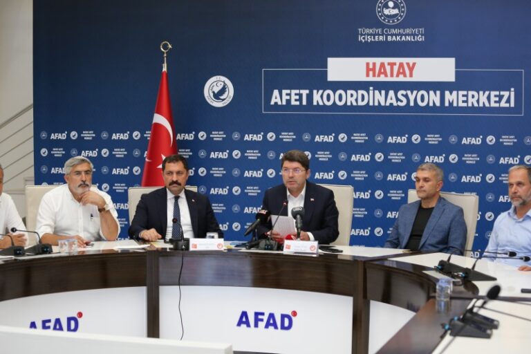 Adalet Bakanı Tunç, deprem bölgesi Hatay’da açıklamalarda bulundu