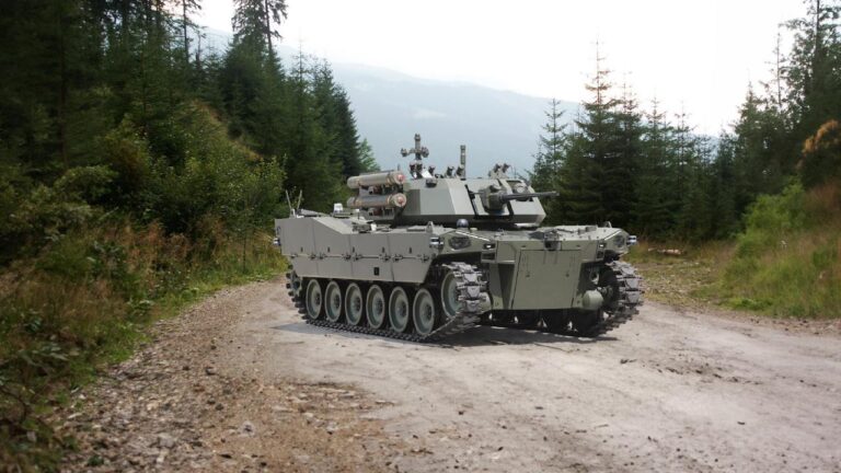 Otokar, Türkiye’nin ilk ağır sınıf paletli insansız zırhlı aracını tanıttı