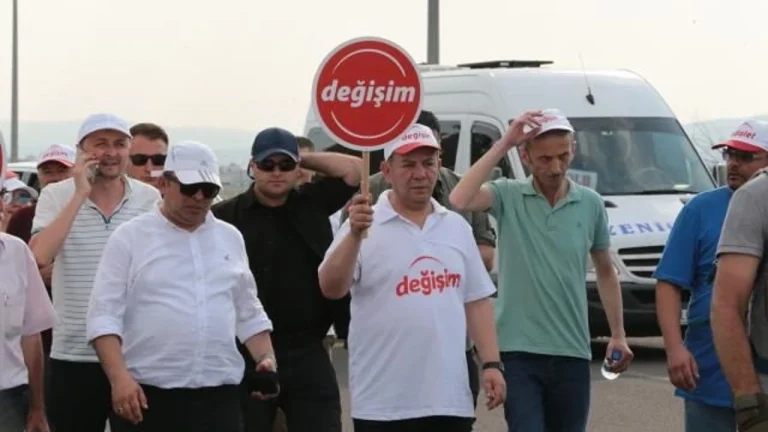 Tanju Özcan’dan ‘değişim’ yürüyüşü: CHP yönetimi panik içinde