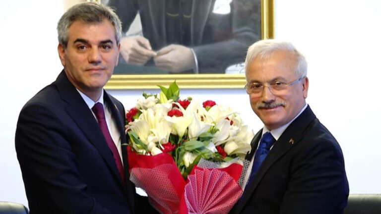 Meclis’te devir teslim: Yeni Genel Sekreter Talip Uzun görevini devraldı