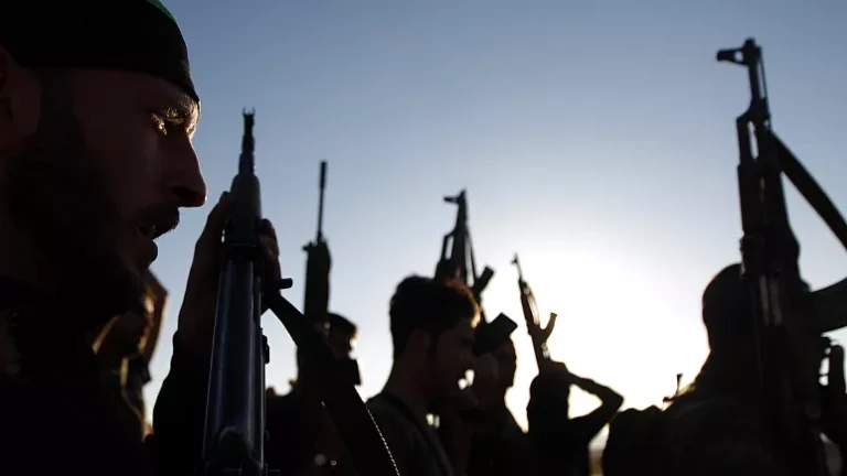 IŞİD saldırısında 26 Suriyeli asker öldü