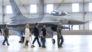 Hollanda ve Danimarka’dan Ukrayna’ya F-16 sözü: Pilotların eğitimi başladı