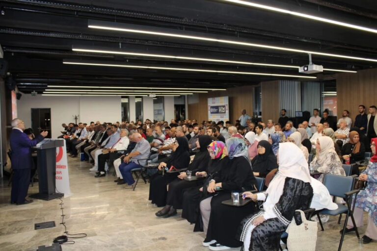 Yeniden Refah artık salonlara sığmıyor!