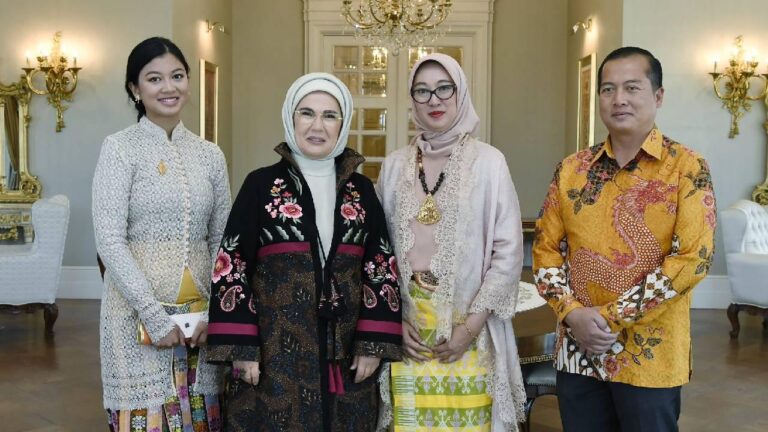 Emine Erdoğan, Endonezya Büyükelçisi’ni ve eşini ağırladı
