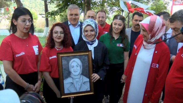 Aile ve Sosyal Hizmetler Bakanı Göktaş Kızılay Gençlik Kampını ziyaret etti