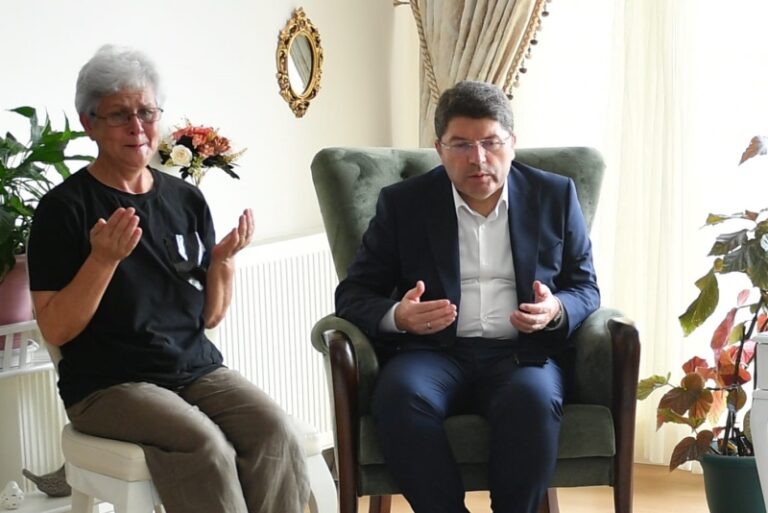 Adalet Bakanı Tunç, Şehit Hakim Alan’ın Ordu’daki ailesini ziyaret etti