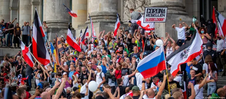 Aşırı sağcılık ve demokrasi karşılığında artış