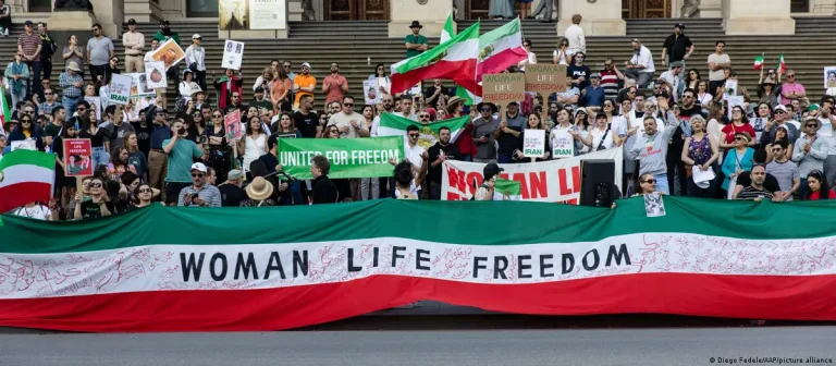 Amini ailesinin yıldönümünü kutlaması yasaklandı